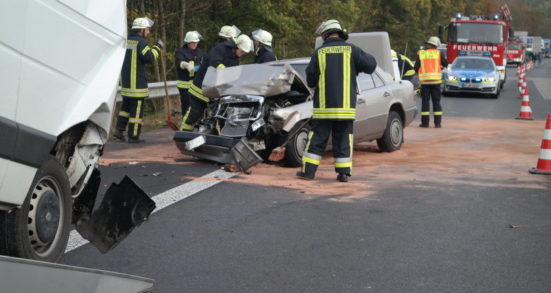 Schwerer Folgeunfall auf der A49 – Rettungshubschrauber im Einsatz Schwerer Folgeunfall auf der A49 – Rettungshubschrauber im Einsatz