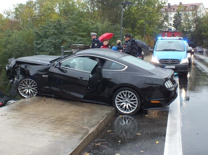 KS: 140.000 Euro Sachschaden nach Unfall auf Wolfhager Straße KS: 140.000 Euro Sachschaden nach Unfall auf Wolfhager Straße