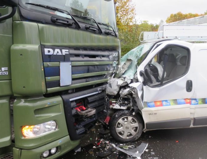 Schwerer Unfall in Hess. Lichtenau Schwerer Unfall in Hess. Lichtenau