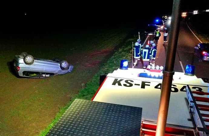 B450: Auto überschlägt sich bei Balhorn B450: Auto überschlägt sich bei Balhorn