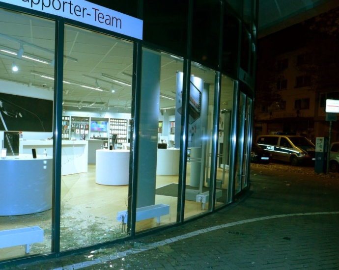 Ks: Blitzeinbruch – Täter erbeuten Apple-Produkte im Wert von rund 50.000 Euro Ks: Blitzeinbruch – Täter erbeuten Apple-Produkte im Wert von rund 50.000 Euro