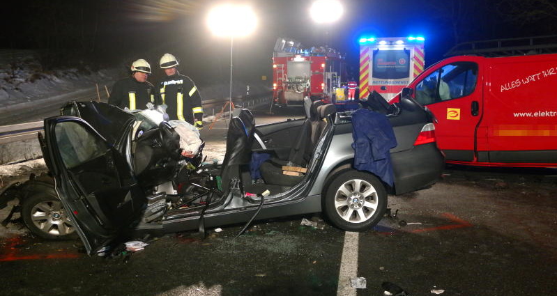 B252: Eltern kommen bei Unfall nahe Bad Arolsen ums Leben