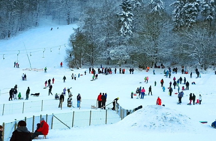 Schneegaudi in Battenhausen – Winterlandschaft auf „Hohes Gras“