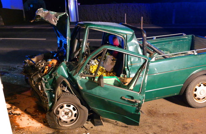 Fahrer kracht in Hauswand – Tödlicher Unfall in Dissen