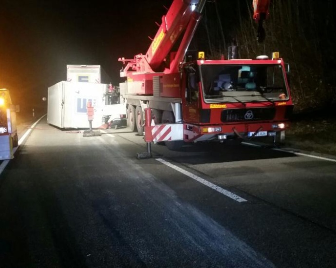LKW Unfall auf A44 – Vollsperrung