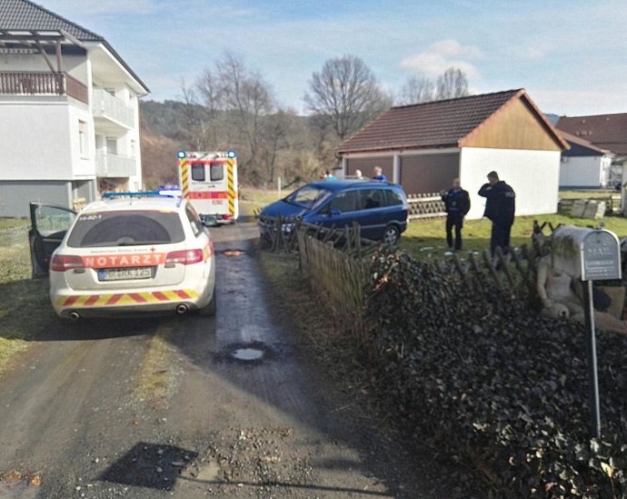 Medizinischer Notfall am Steuer – Verunfallter musste wiederbelebt werden Medizinischer Notfall am Steuer – Verunfallter musste wiederbelebt werden