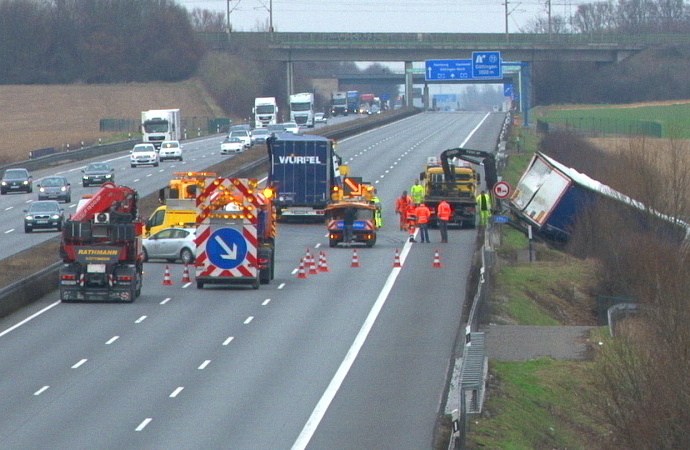 Niedersachsen: Schwerer LKW-Unfall auf der A7 bei Göttingen