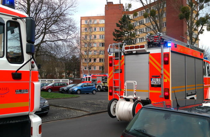 KS: Zwei Verletzte nach Brand im Hochhaus