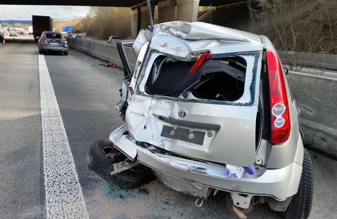 A44: LKW übersah wohl Stauende A44: LKW übersah wohl Stauende