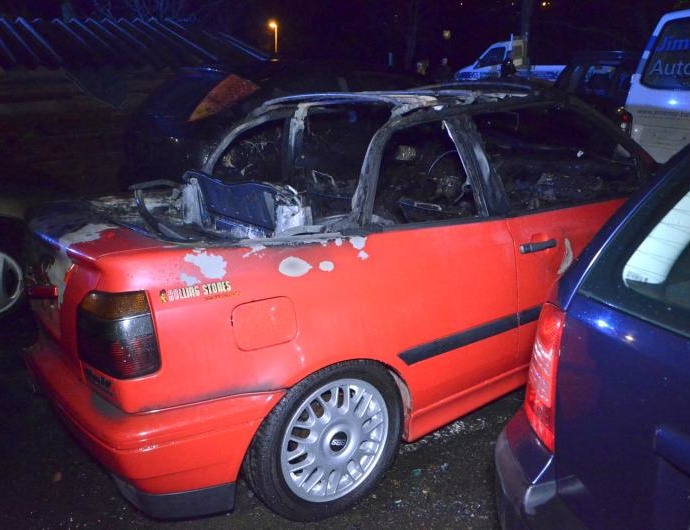 VW Cabrio brannte in Lohfelden aus