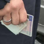 Doppeltes Pech auf der A44: Führerschein gefälscht – LKW-Fahrer verursacht Unfall