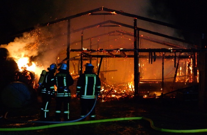 Schauenburg: Es war Brandstiftung – Polizei sucht Kleintransporter