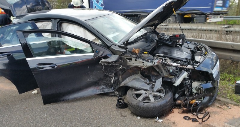 Drei Verletzte nach Unfall auf A44