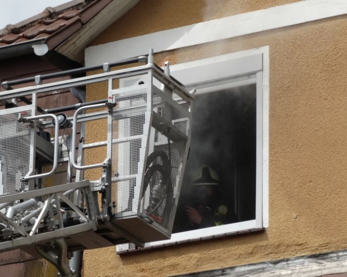 Zimmerbrand fordert 5 Verletzte