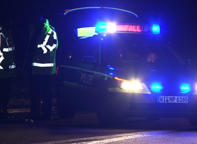 Flüchtender Geländewagen-Fahrer gestellt – Polizist rettet sich mit einen Sprung