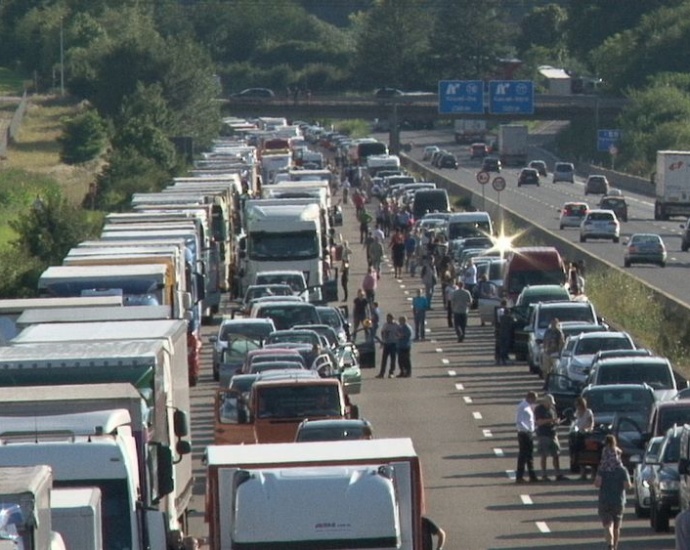 KS: Gefahrgutunfall auf A7 – Vollsperrung aufgehoben KS: Gefahrgutunfall auf A7 – Vollsperrung aufgehoben