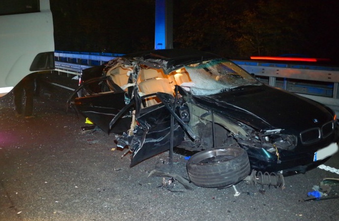 Kassel: PKW rast in LKW – Sechs Verletzte, darunter vier Kinder