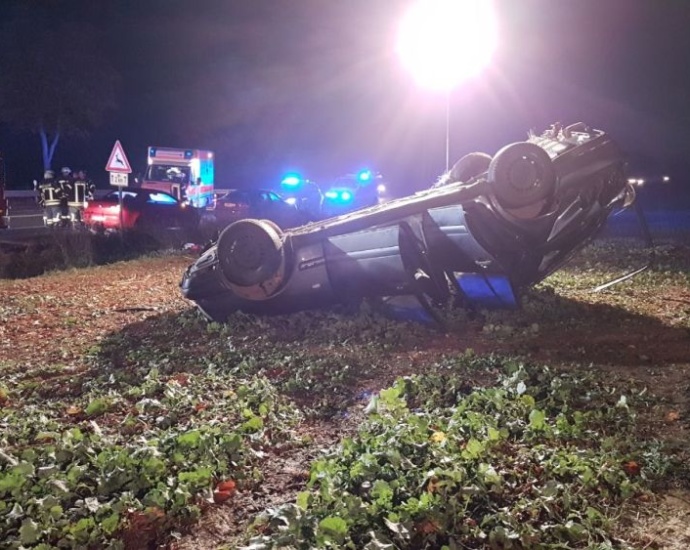 Sieben Verletzte nach Unfall in einem PKW