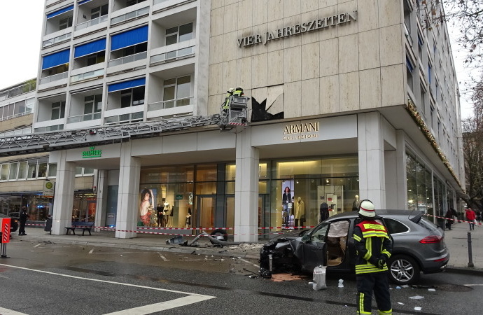 Wi: Schwerer Unfall mit vier Verletzten – Medizinischer Notfall? Wi: Schwerer Unfall mit vier Verletzten – Medizinischer Notfall?