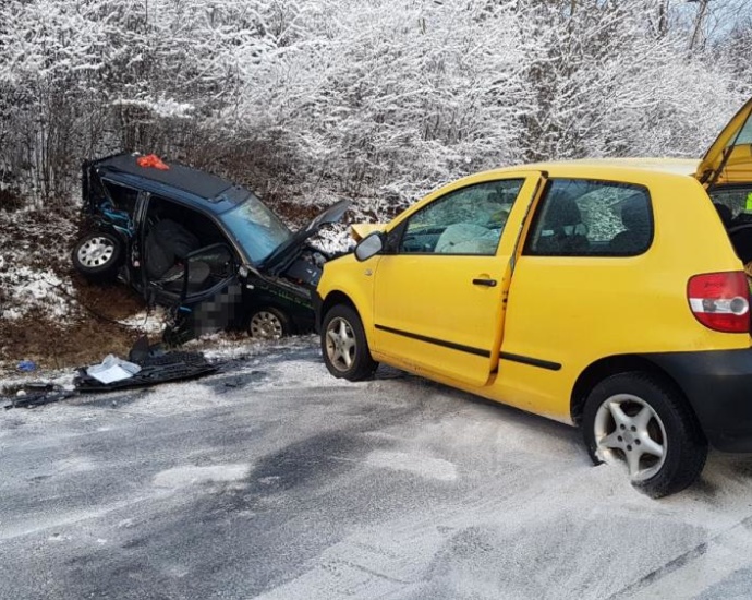 Schwerer Unfall bei Kaufungen – Drei schwer Verletzte