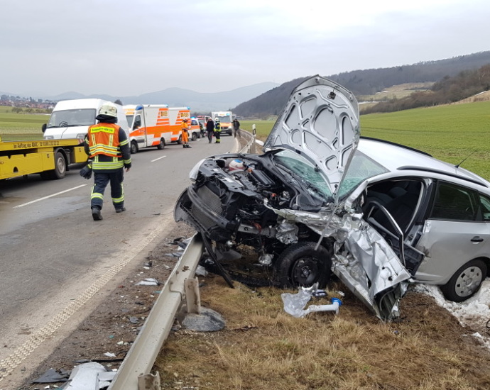 Dörnberg: Vier Verletzte nach Unfall auf B251