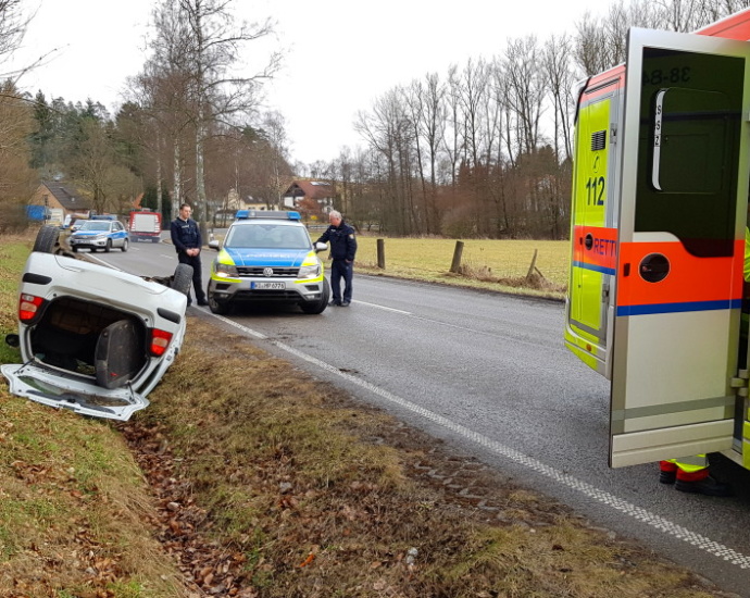 WOH:  Zwei Leichtverletzte auf B251 bei Ippinghausen