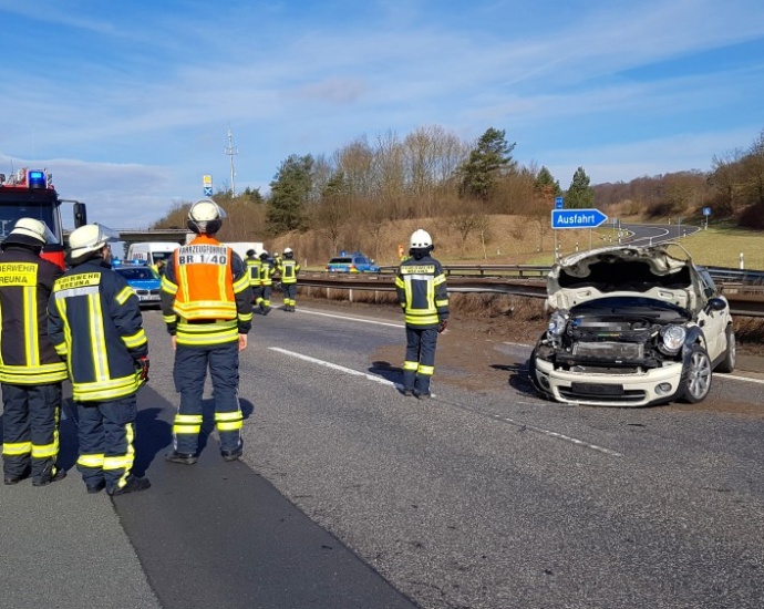Gaffer-Unfall auf A44 – Vollsperrung beide Fahrtrichtungen