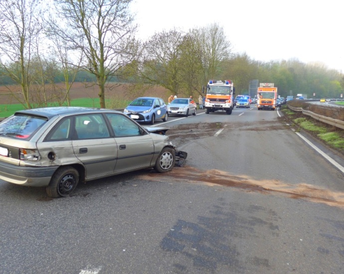 KS: Unfall auf A49 – Einsatzstelle konnte durch die Rettungsgasse schnell erreicht werden
