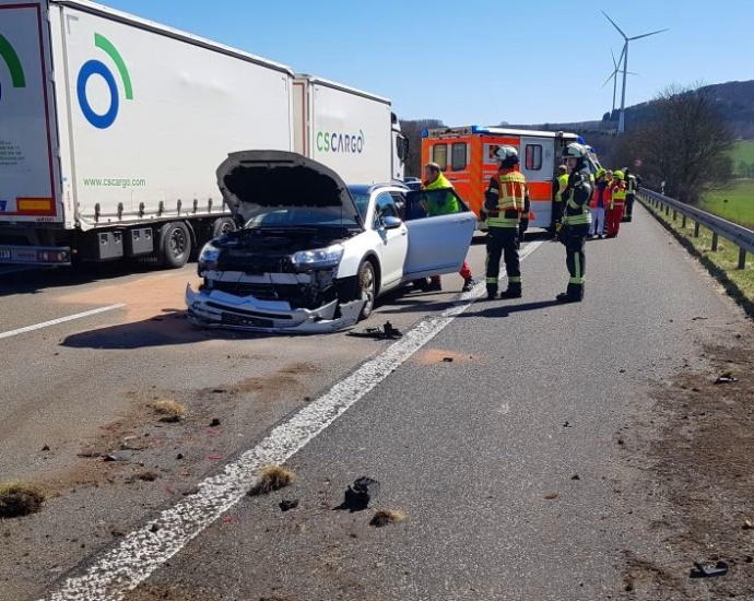 Zierenberg: Auffahrunfall auf A44 – Stau bis Breuna