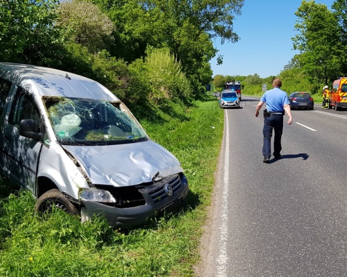 B83: Zwei Leichtverletzte nach Alleinunfall B83: Zwei Leichtverletzte nach Alleinunfall