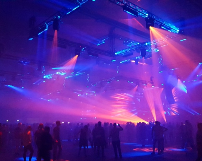 KS: Collapse – Tausende feierten bei Techno-Party