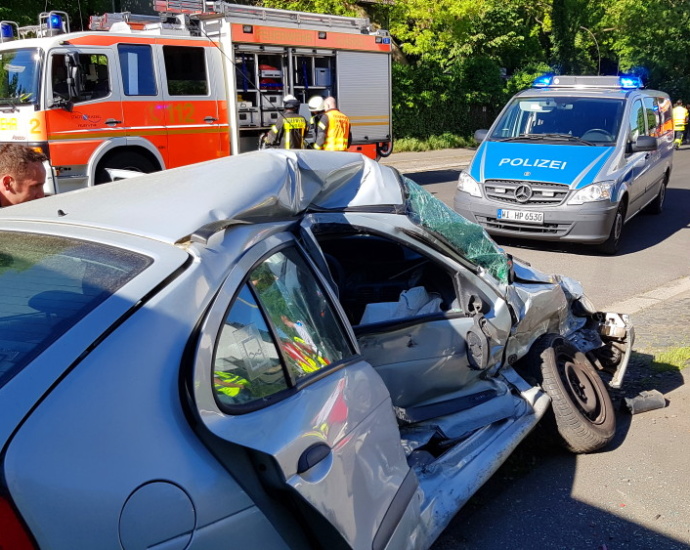 KS: Schwerer Unfall in der Mombachstraße