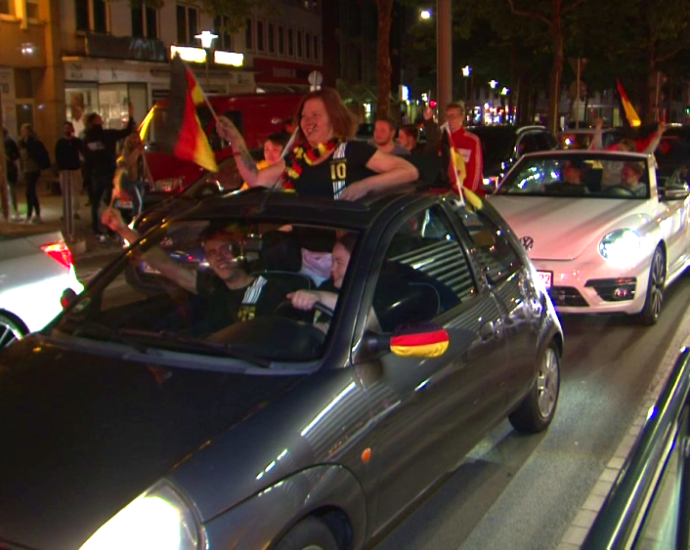 Kassel: Autokorso nach Deutschland-Sieg gegen Schweden