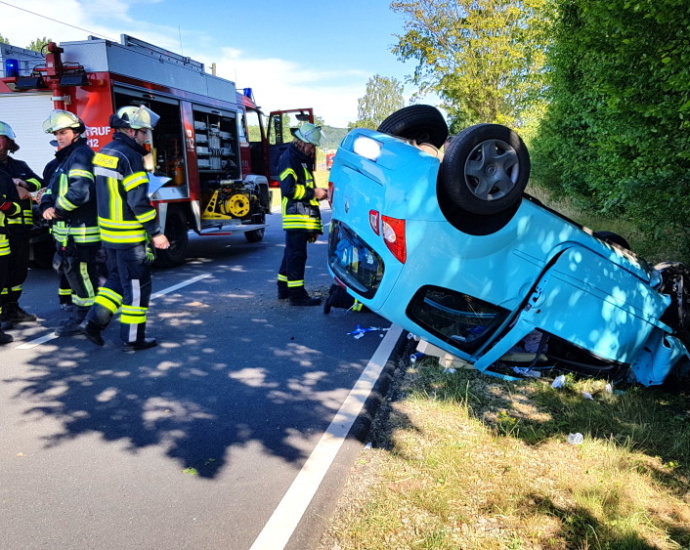 Ehrsten: Hummel im Auto löst Unfall aus – 23-Jährige ins Krankenhaus