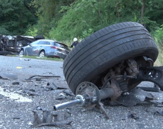 ESW: Fünf Verletzte bei Frontalzusammenstoß auf B27