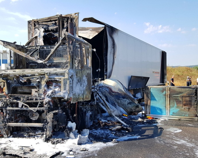 Edermünde: LKW brannte im Industriegebiet (Video)