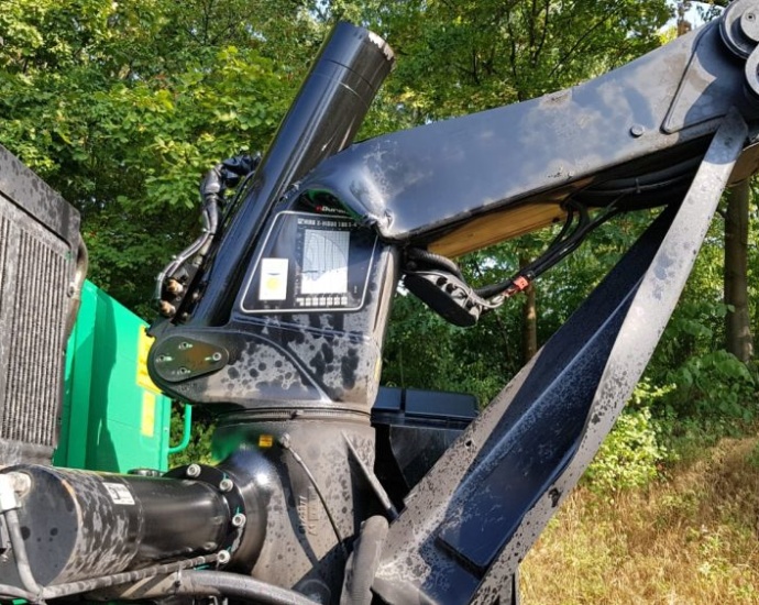 Kassel: Kran bleibt an Brücke hängen (Video) Kassel: Kran bleibt an Brücke hängen (Video)