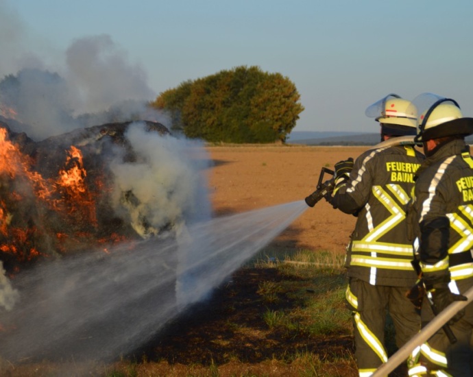 Strohballen brannten bei Großenritte