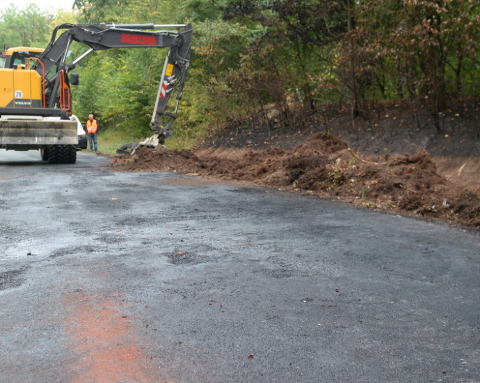Nach Busbrand – B7 bleibt bis Freitag gesperrt Nach Busbrand – B7 bleibt bis Freitag gesperrt
