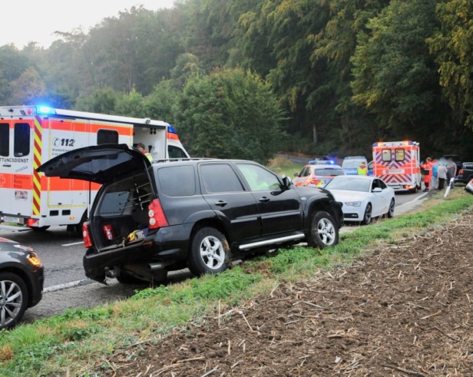 Drei Verletzte nach Zusammenstoß