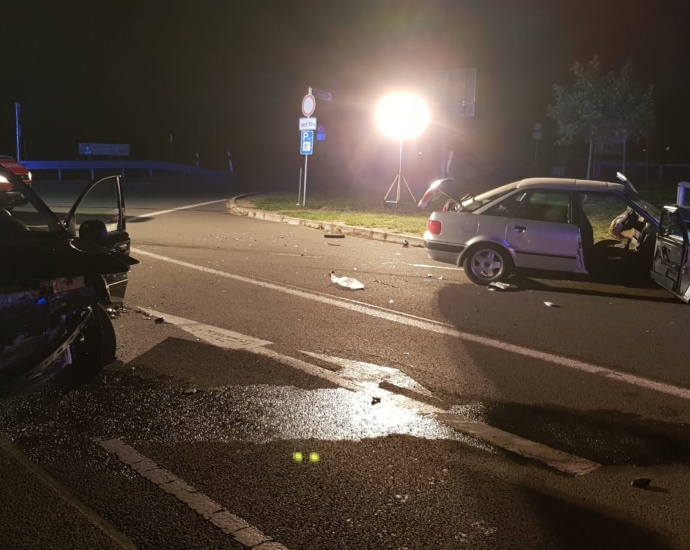 Nieste: Unfall in Höhe Königsalm – Drei Verletzte