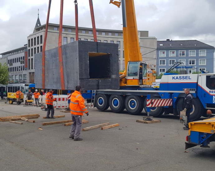 KS: Obelisk auf Königsplatz abgebaut