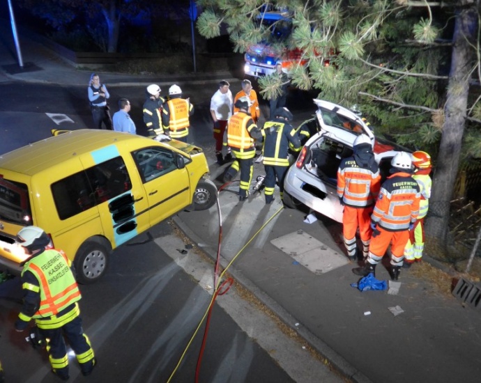 KS: Fünf Verletzte bei Frontalzusammenstoß