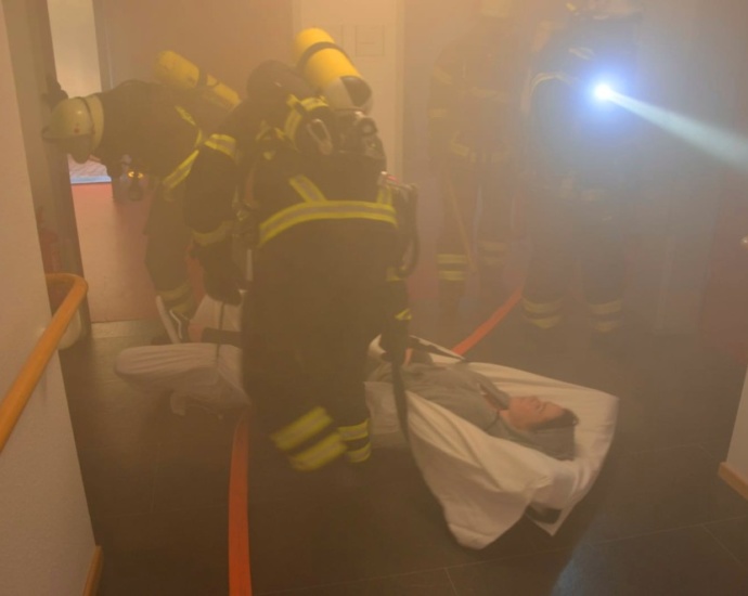 Unangekündigte Einsatz-Übung im Altenheim in Lohfelden