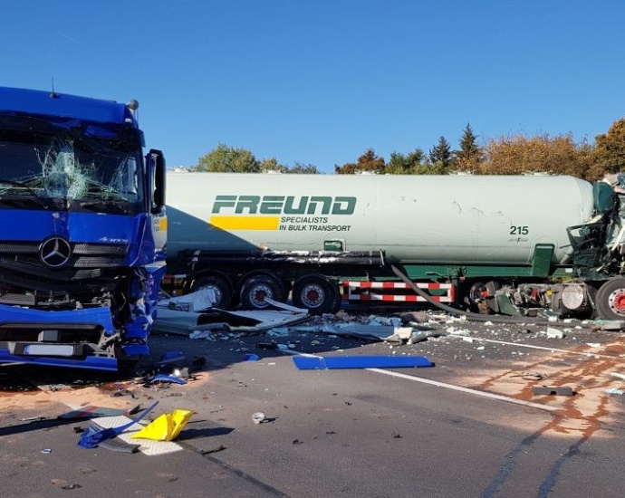 A7: Unfall mit drei LKW bei Lutterberg (Video) A7: Unfall mit drei LKW bei Lutterberg (Video)