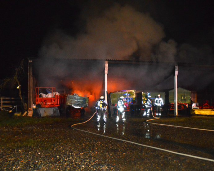 Brandstifter in Baunatal unterwegs? – Landwirtschaftlicher Unterstand brannte in Hertingshausen
