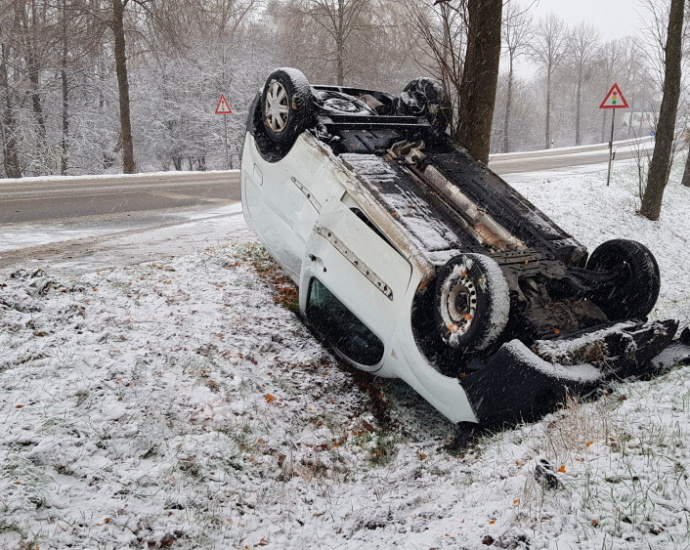 Über 40 Meldungen: Erster Schneefall sorgte für mehrere Unfälle in Nordhessen Über 40 Meldungen: Erster Schneefall sorgte für mehrere Unfälle in Nordhessen