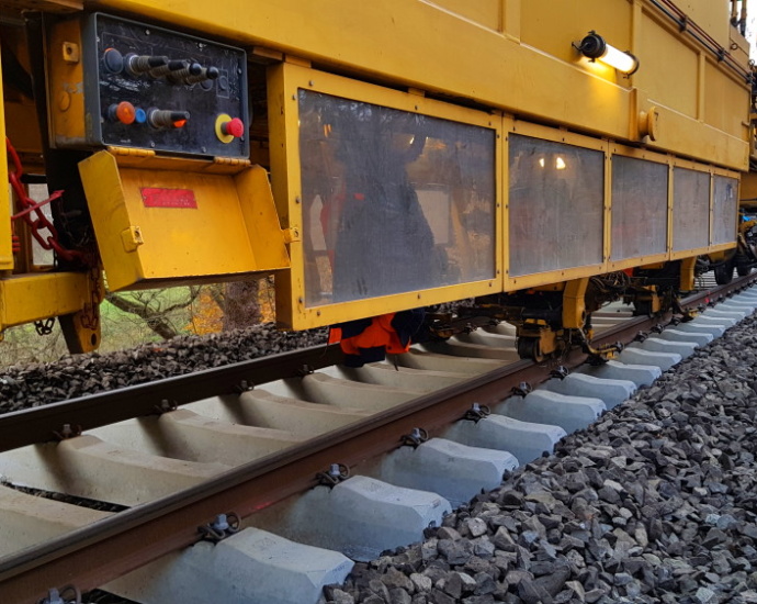 Zwischen Heli und Helsa: So entsteht ein neues Gleisbett (Video) Zwischen Heli und Helsa: So entsteht ein neues Gleisbett (Video)