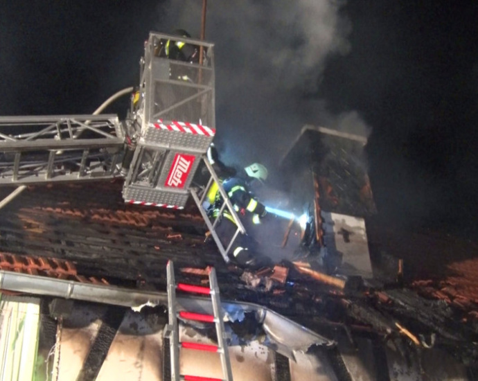 Unter Denkmalschutz: Backhaus brannte in Rothelmshausen (Video)