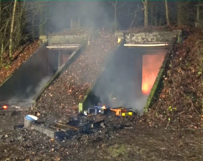 Ehemaliger Bundeswehr-Bunker: Einbrecher stecken Pyrotechnik-Lager an (Video) Ehemaliger Bundeswehr-Bunker: Einbrecher stecken Pyrotechnik-Lager an (Video)